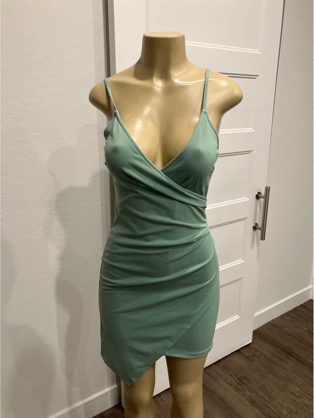 NWT Verdusa Mint Green Sleeveless Wrap Bodycon Mini Dress
